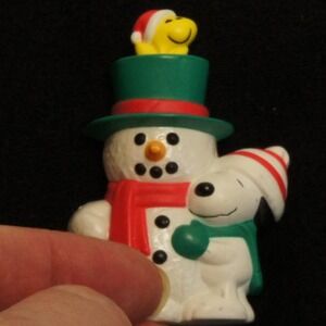 Snoopy Woodstock Snowman Christmas Brooch Dog Holiday Pin Peanuts Vintage